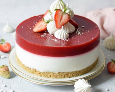 This incredibly light and delicious no bake Strawberry Coconut Cheesecake makes …