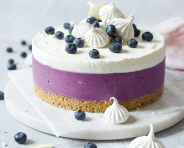Blueberry cheesecake …

Jagodowy, delikatny sernik z bitÄ… Å›mietanÄ…… SpÃ³d cia…