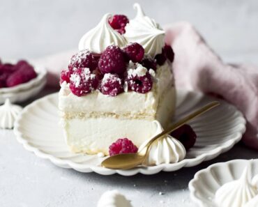 No bake Lemon cake… 

Cytrynowe, orzeÅºwiajÄ…ce ciasto bez pieczenia z duÅ¼Ä… iloÅ›…